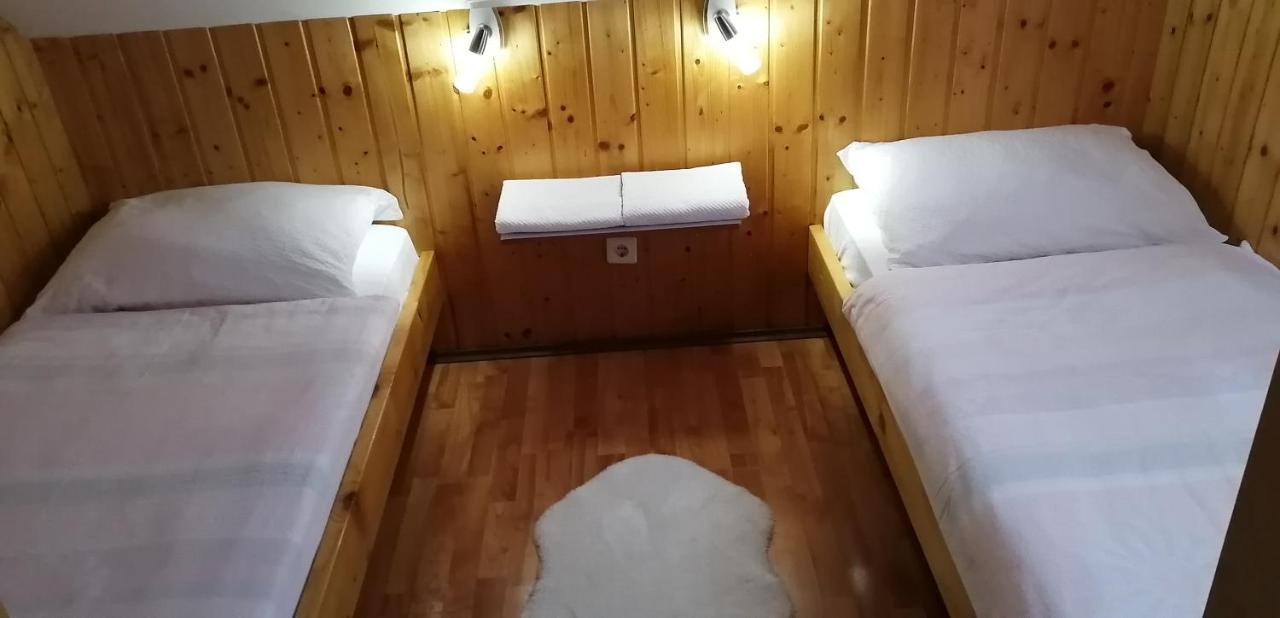Wooden House Nela Near Plitvice Lakes Smoljanac Luaran gambar