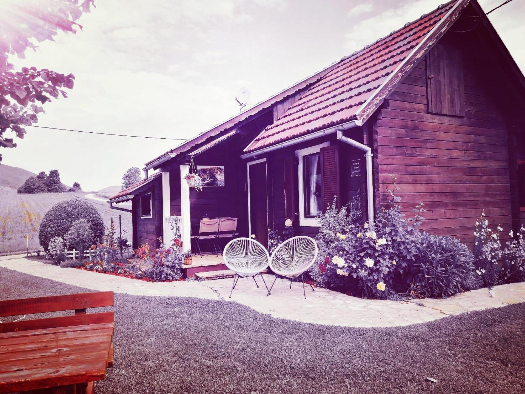 Wooden House Nela Near Plitvice Lakes Smoljanac Luaran gambar