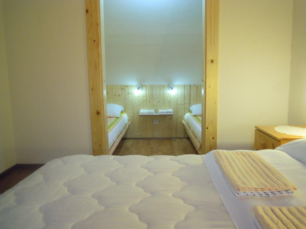 Wooden House Nela Near Plitvice Lakes Smoljanac Bilik gambar