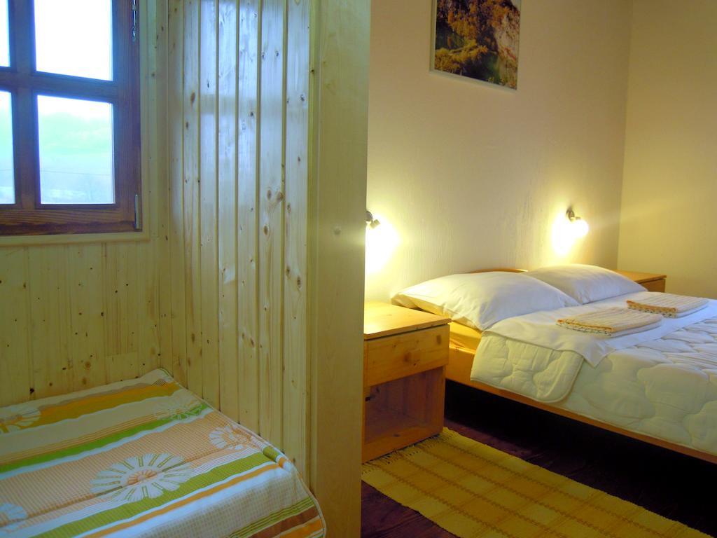 Wooden House Nela Near Plitvice Lakes Smoljanac Bilik gambar