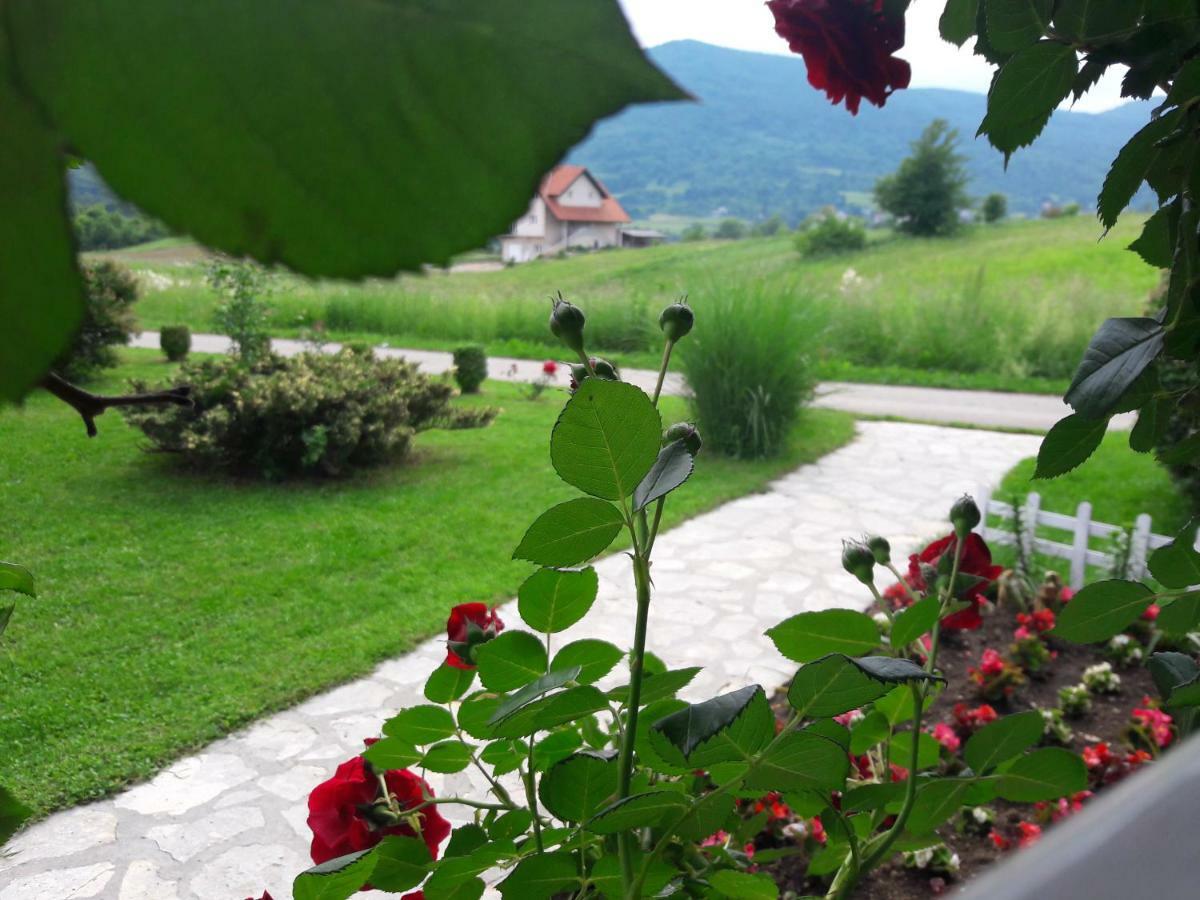Wooden House Nela Near Plitvice Lakes Smoljanac Luaran gambar