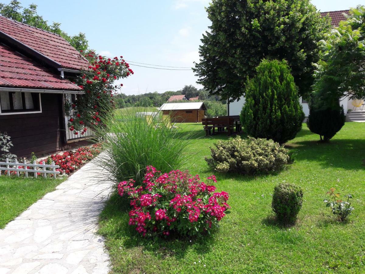 Wooden House Nela Near Plitvice Lakes Smoljanac Luaran gambar